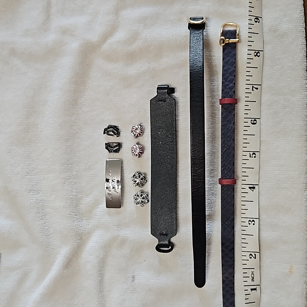 Reversible leather bracelet with accessories